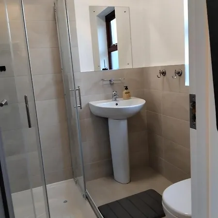 Quiet Cosy 1 Bedroom *