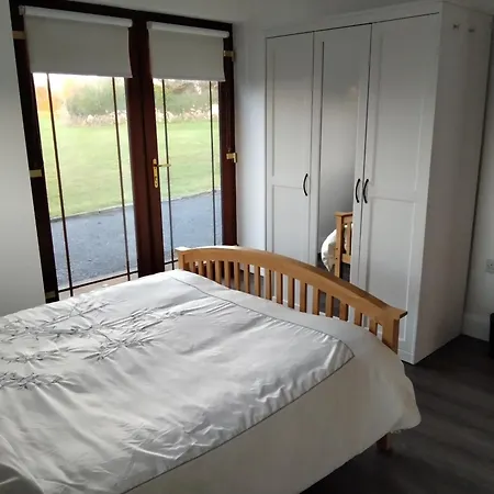 Quiet Cosy 1 Bedroom דירה *